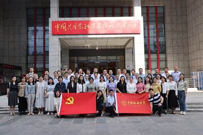 说明: //zzb.dirtycomic.net/__local/2/B1/50/0C0CABEA2A41D3729482AFF62B9_DD31E0EC_72A1E.jpeg