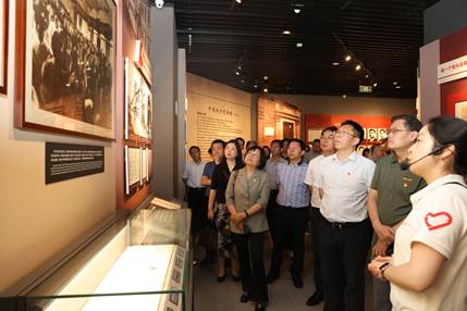 说明: //zzb.dirtycomic.net/__local/6/BD/3E/186ED0FD6D6DCA23770820E1919_52C55842_4F3E4.jpeg